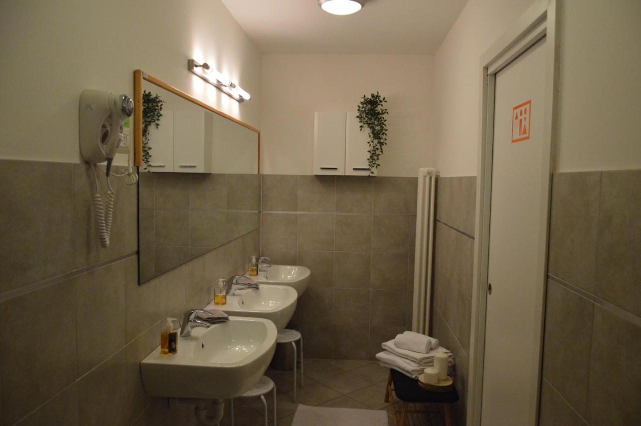 Auberge De La Gare - Dortoir & Ostello Hone Cameră foto